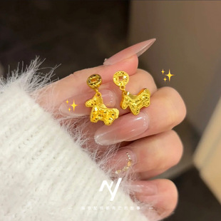新中式爆闪碎冰纹马上有钱小马驹越南沙金耳钉女新年仿真黄金耳饰