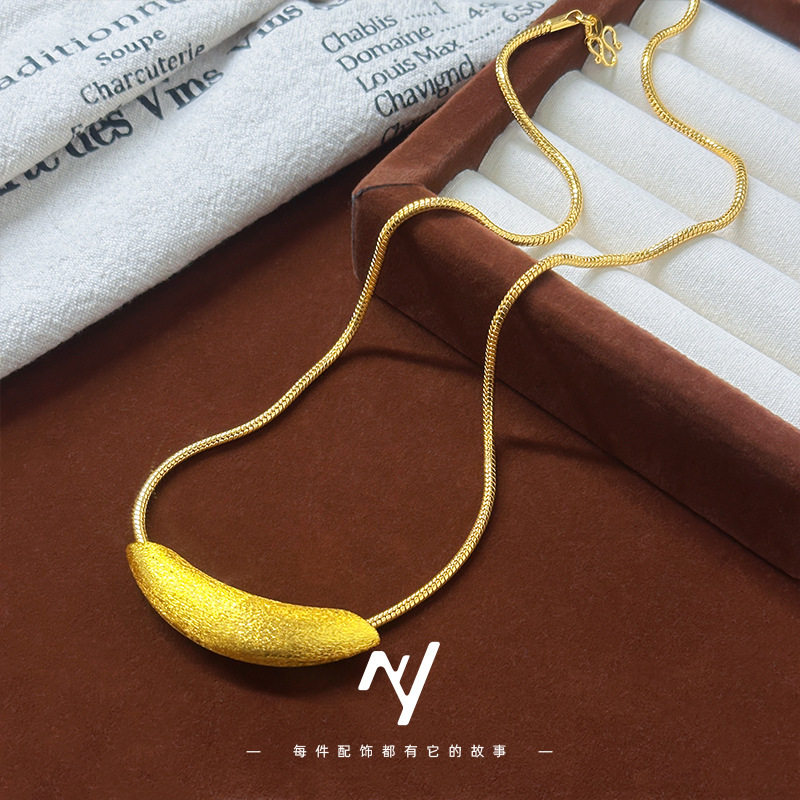 轻奢vi高级感冷淡金属风拉丝弧形弯管月牙吊坠设计越南沙金项链女