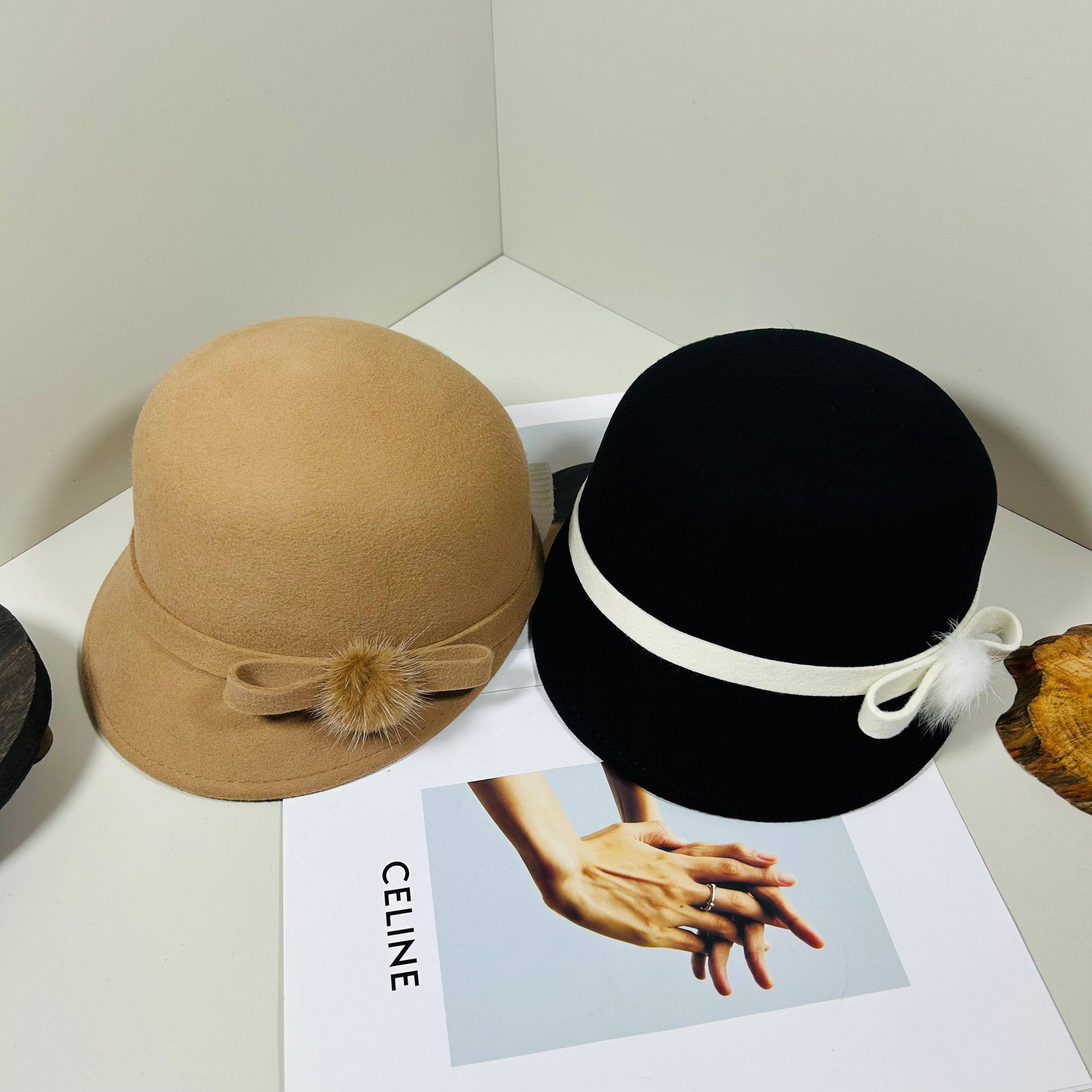 日系简约毛球装饰纯羊毛马术帽女秋冬新款百搭显脸小鸭舌帽毡帽潮