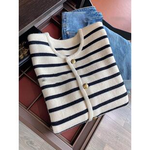 red contrast reducing cardigan Age sweater and short white