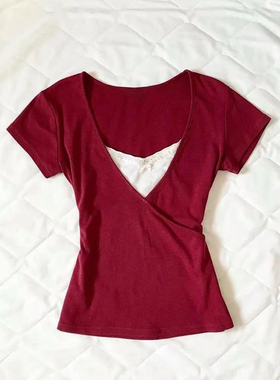 红色V领短袖正肩设计感t恤女夏季甜辣妹修身别致绝美短款小众上衣