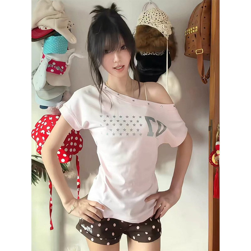 粉色星星印花铆钉斜肩短袖t恤女夏季修身设计感收腰显瘦辣妹上衣
