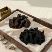 Last kiss 黑色缎面褶皱抓夹女高级感蝴蝶结发夹后脑勺发量多头饰