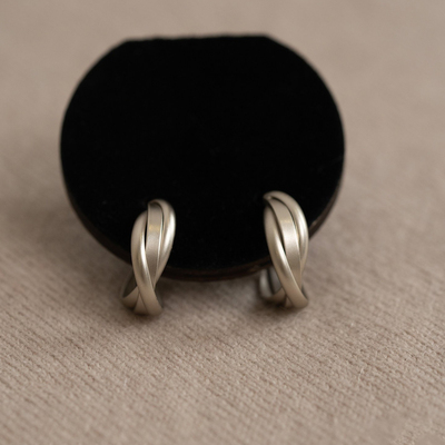 交叉银色圈圈耳环女时尚潮流2026