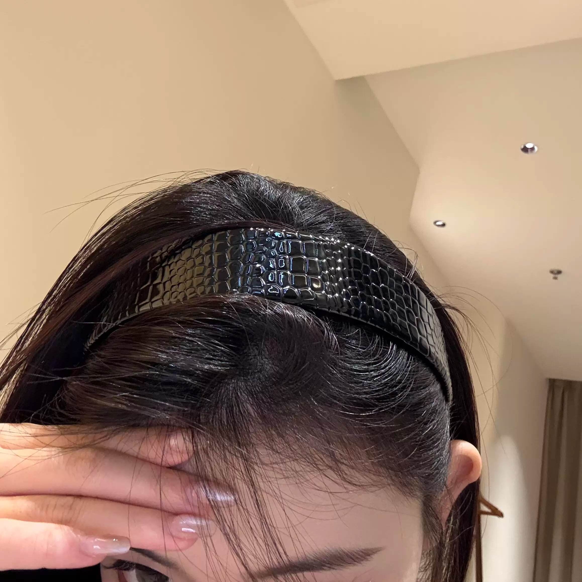 鳄鱼纹的魅力!老钱风皮质头箍