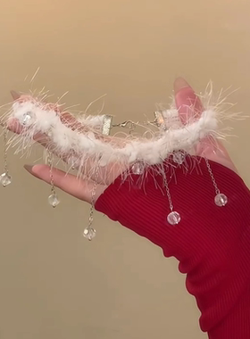 「初雪漫步」圣诞白狐绒流苏项链