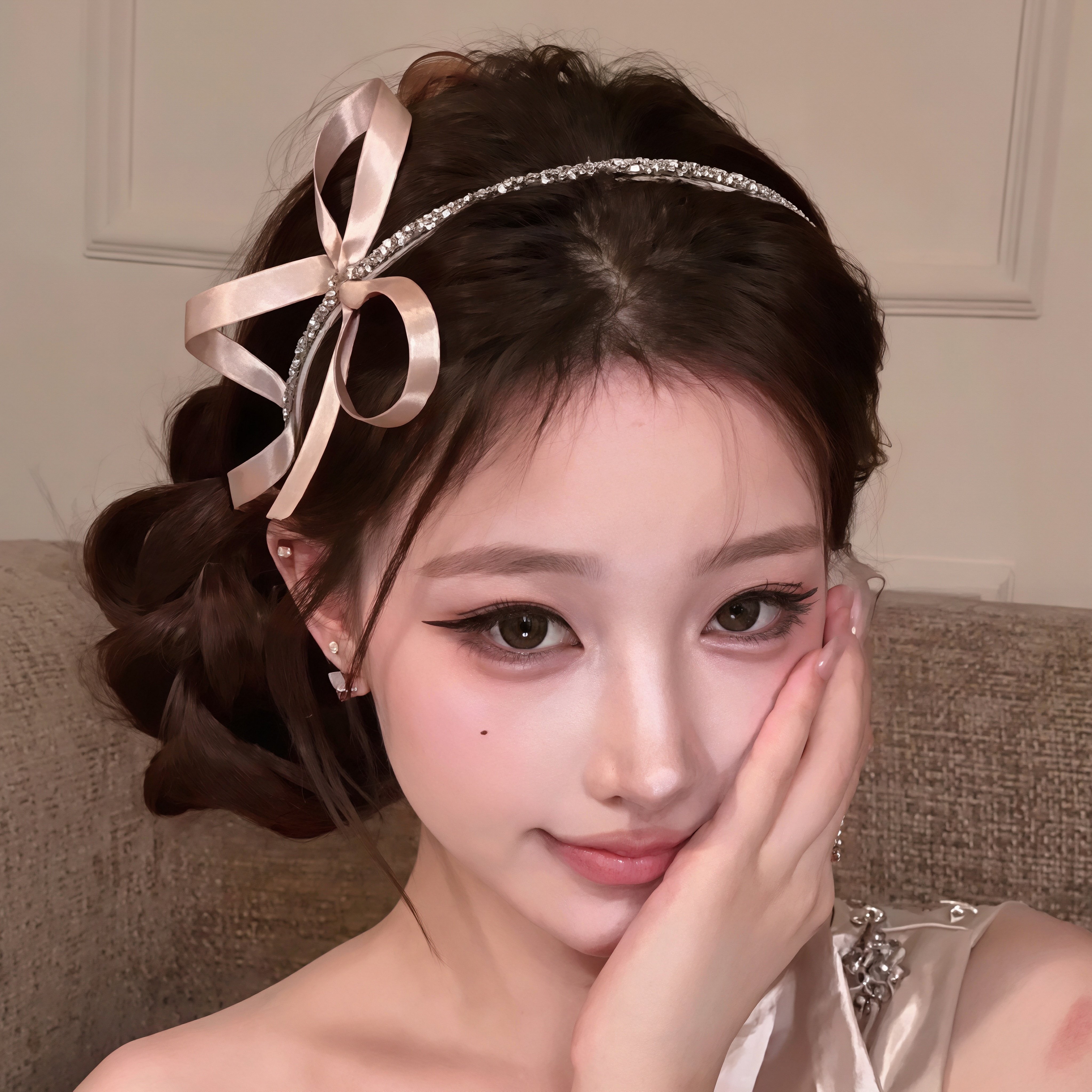 爱莎小姐~粉色缎面蝴蝶碎钻发箍
