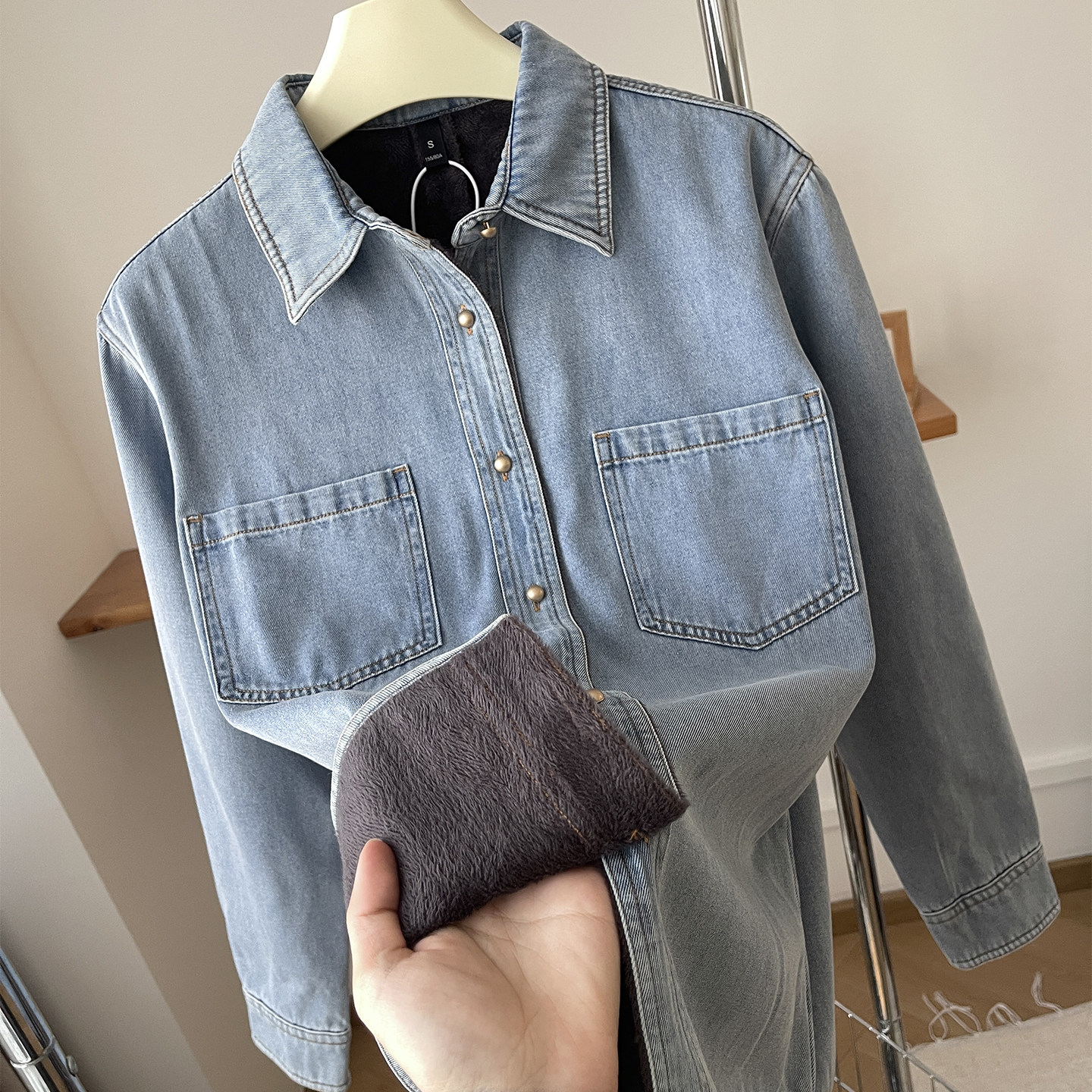 加绒浅蓝色牛仔衬衫女冬季2026年新款叠穿设计感复古港味宽松上衣,女装/女士精品,衬衫,淘宝优惠券,粉丝福利购,淘宝优惠卷