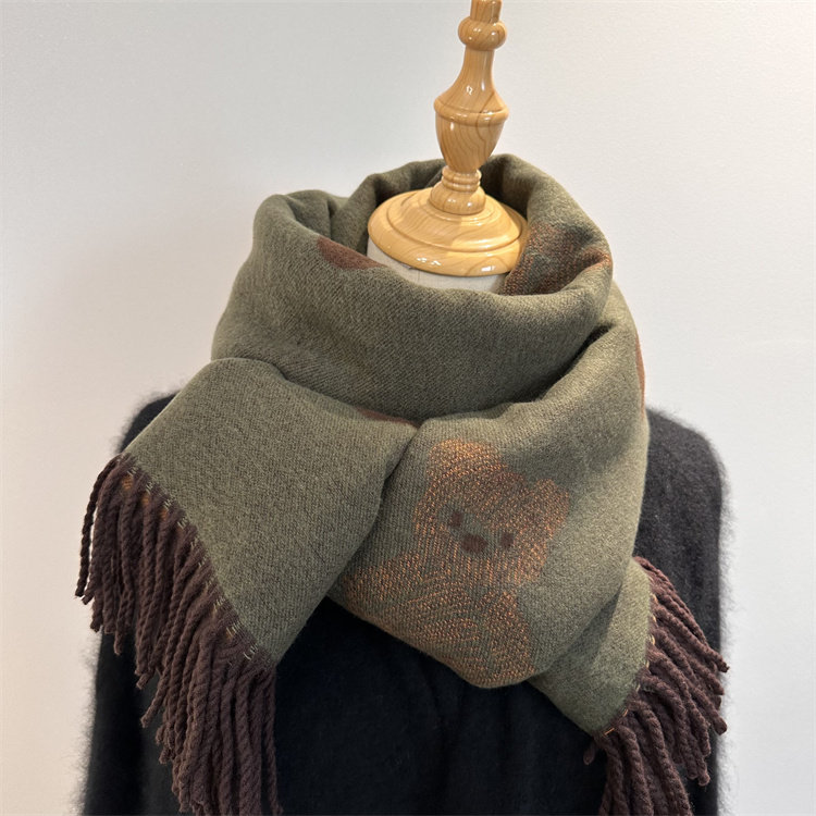 法国DRCO山羊绒小熊刺绣流苏双面围巾女可爱加厚保暖围脖披肩两用