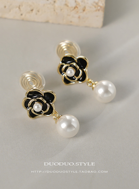甜美清新黑色滴油山茶花珍珠耳坠耳环女无耳洞蚊香盘耳夹气质百搭