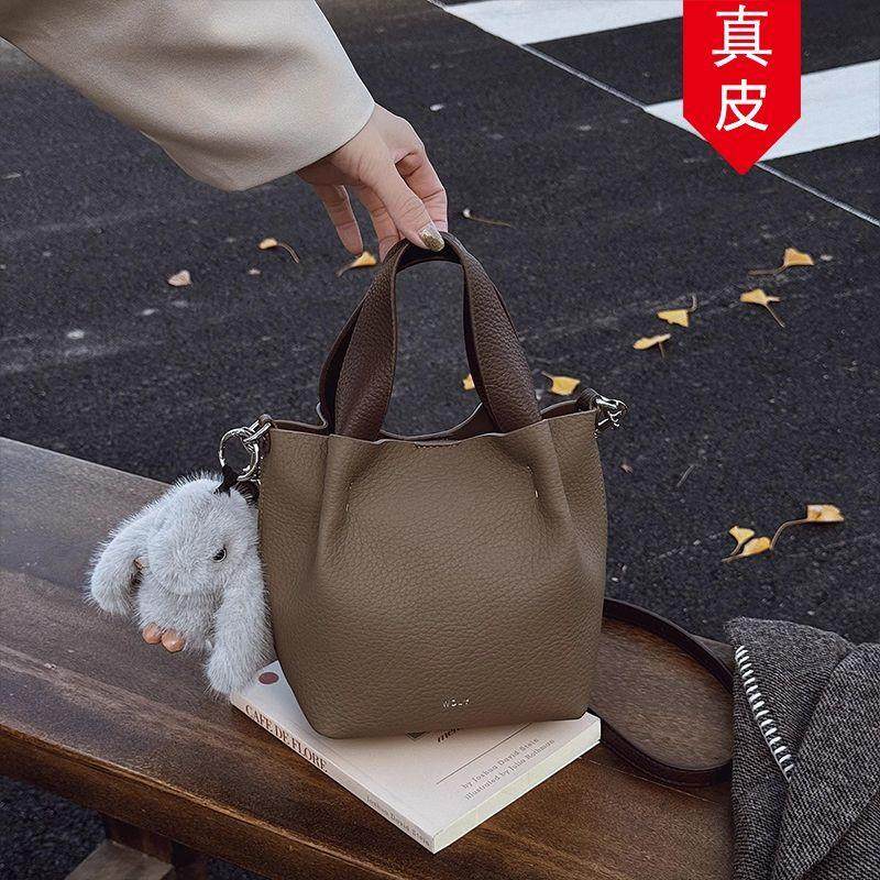 真皮超火小包包女2025新款精致洋气手提菜篮子包休闲百搭单肩斜挎