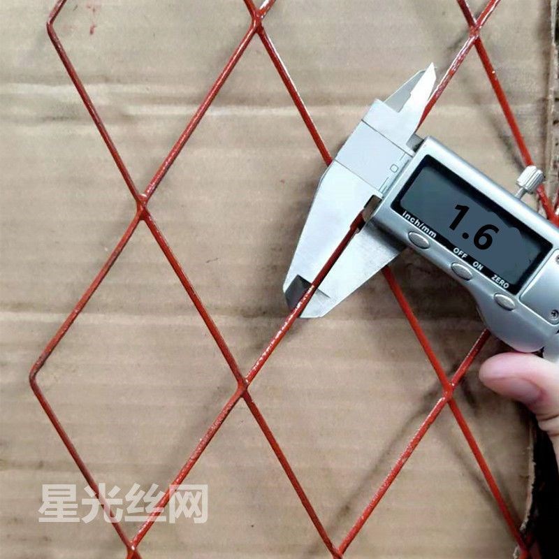 防锈菱形钢板网铁丝网围栏网格网钢丝养殖拦鸡网圈玉米围墙防护网