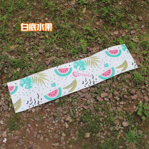 四轮枫木滑板砂纸配件长板舞板双翘板防滑砂纸大小鱼板磨砂贴纸