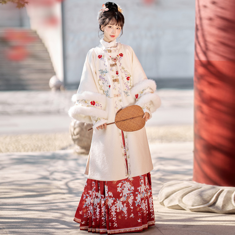 汉服女阑珊小记【映雪】明制马面裙重工刺绣加绒加厚圆领长袄冬