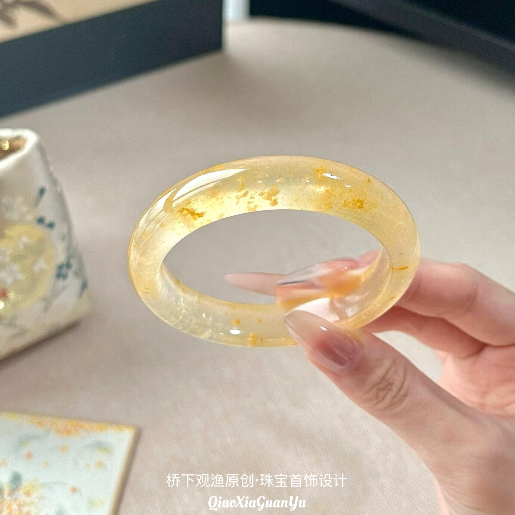 天然高冰黄飘花手镯女手镯桂花酿黄色玉手镯正圈送礼香槟金石英岩