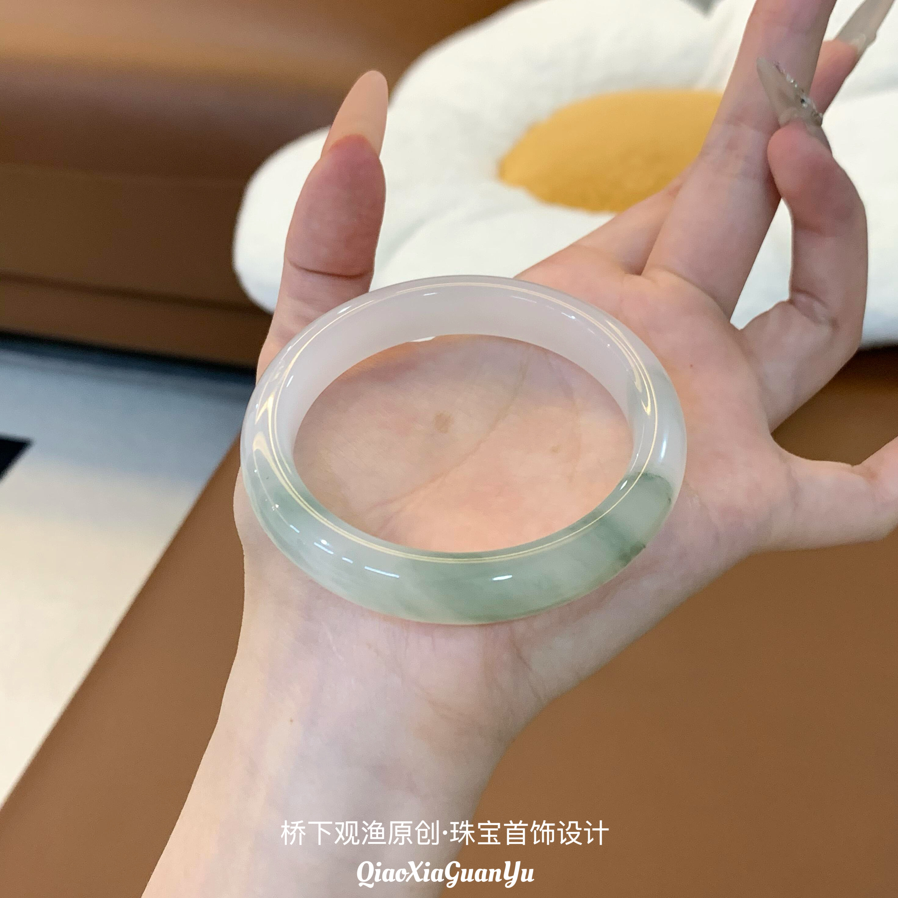 天然新疆天山翠玉石女款冰种翡翠色金丝镯子飘花玉镯手镯翠玉冰翠