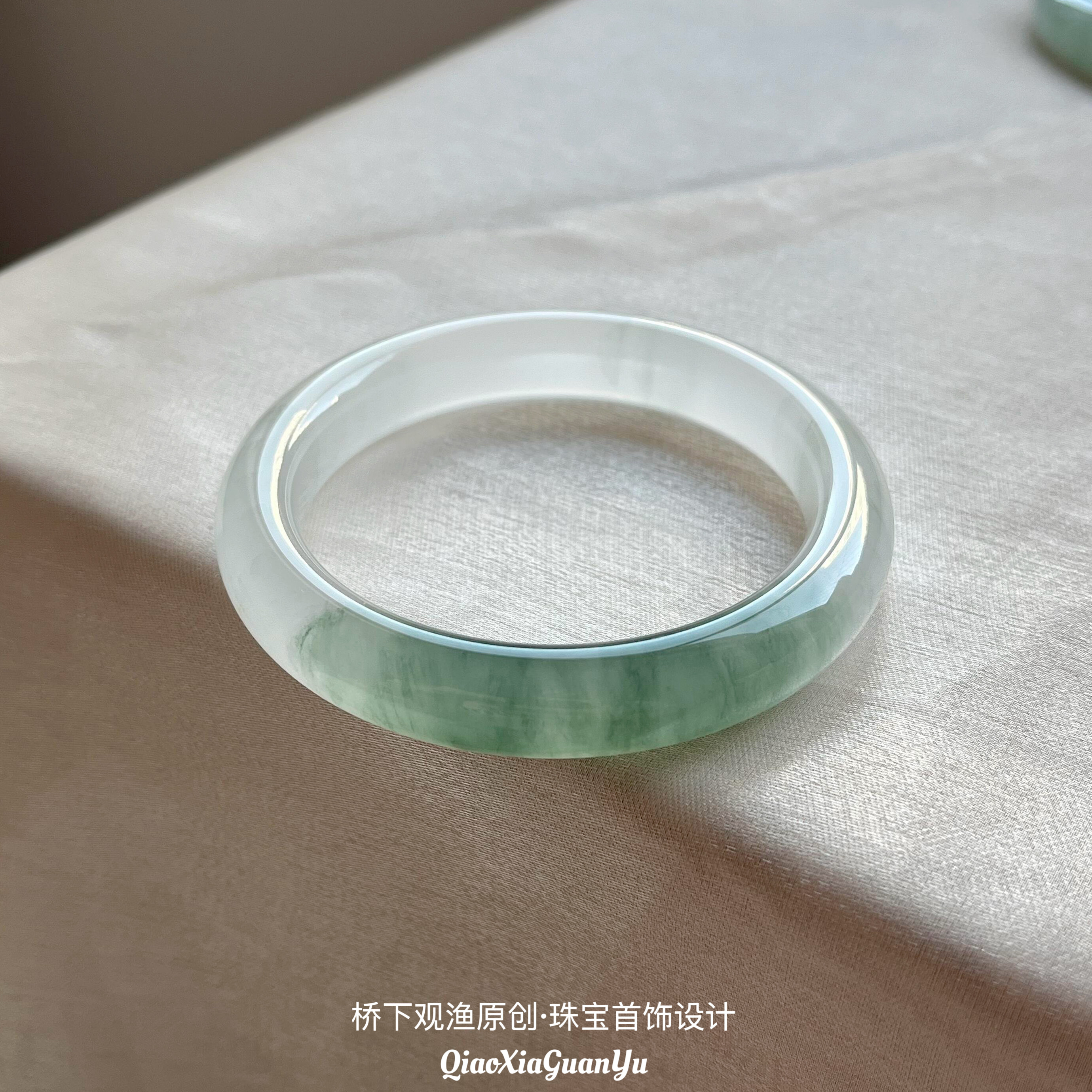 纯天然冰种飘花翡翠色手镯女款冰透雪翠天山翠玉镯子送女友礼物