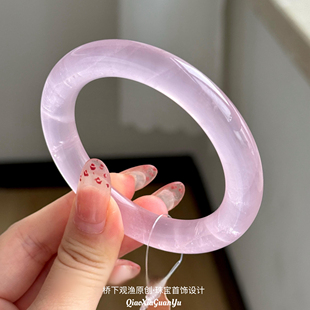 天然粉水晶手镯女生芙蓉石招桃花粉色宽条冰种玉镯新年礼物送女友