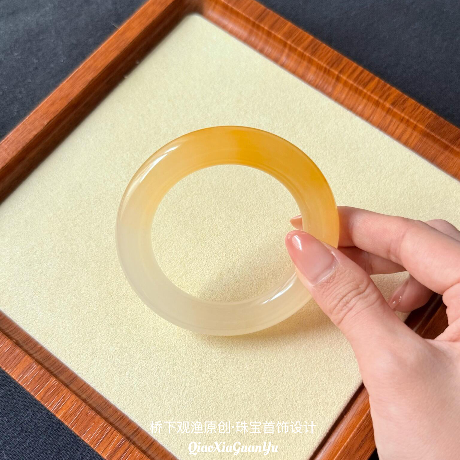 天然黄龙玉手镯黄翡色扁条玉镯子一口糖香槟金正圈新中式女送礼物