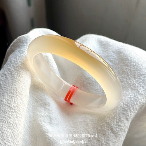 天然一口黄玛瑙手镯高冰种香槟金