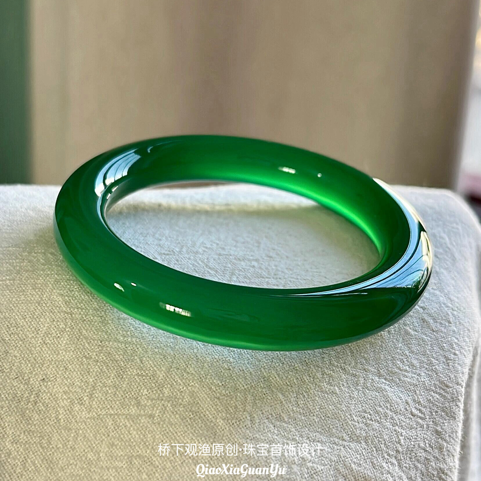 天然玛瑙手镯帝王绿女碧玉冰种图片