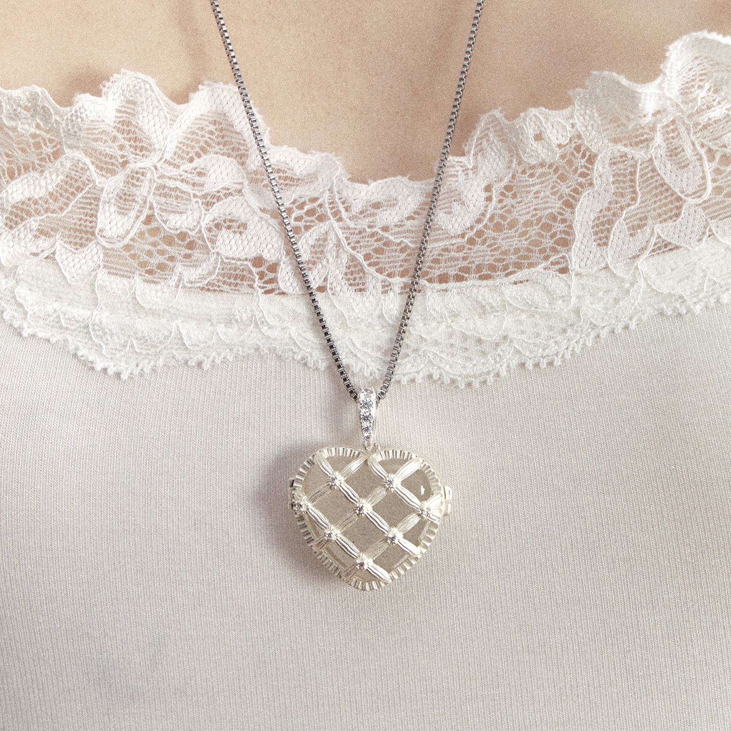 1P Jewelry 甜心派锆石镶嵌可开合爱心相册项链 内芯可更换