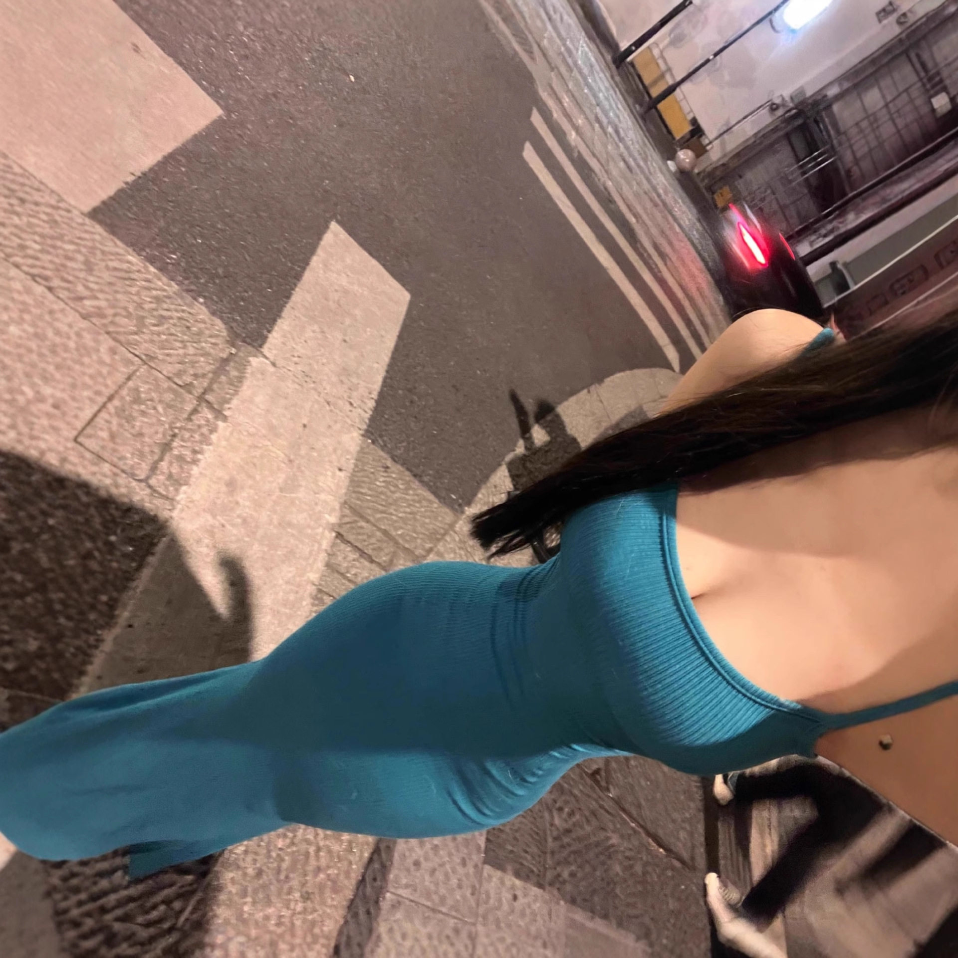 纯欲风吊带连衣裙女夏季辣妹气质收腰中长裙子鱼尾裙摆修身长裙子