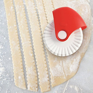 烧饼专用模具厨房面点切割轮披萨卷边轮滚轮切烘焙工具手动麻花轮