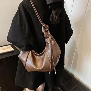 棒球腋下包美拉德包包女2025新款小众复古单肩斜挎包真皮饺子女包