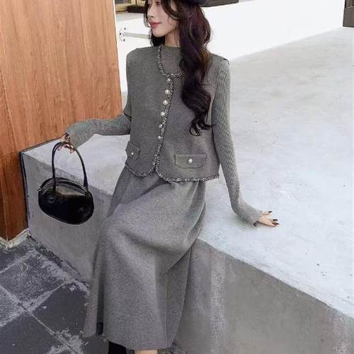 轻奢优雅加厚马甲两件套针织连衣裙2025秋冬新款女装毛衣套装裙子