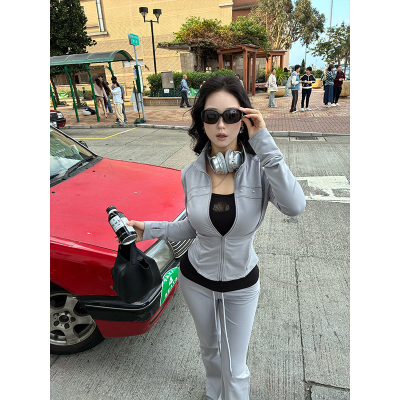 肉装小cherry 微胖烫片运动上衣抽绳松紧微喇裤宽肩绣花背心套装