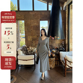 谱写优雅 肉装 小cherry 氛围感V领针织连衣裙女微胖收腰显瘦长裙