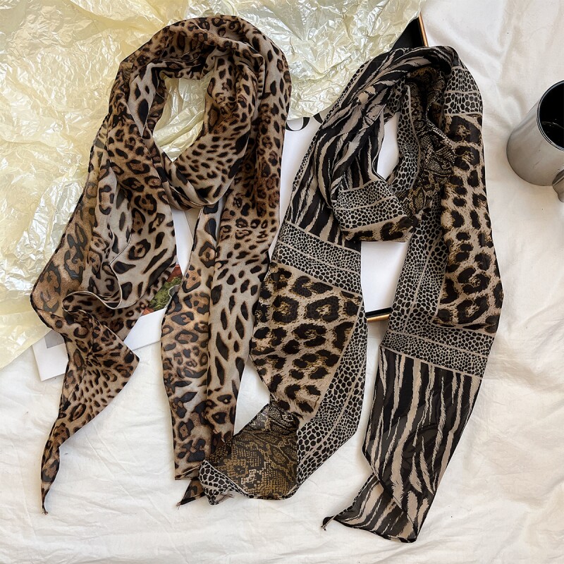 法式复古棕色波点丝巾女秋季薄款长条围巾系脖子飘带领巾配饰颈饰