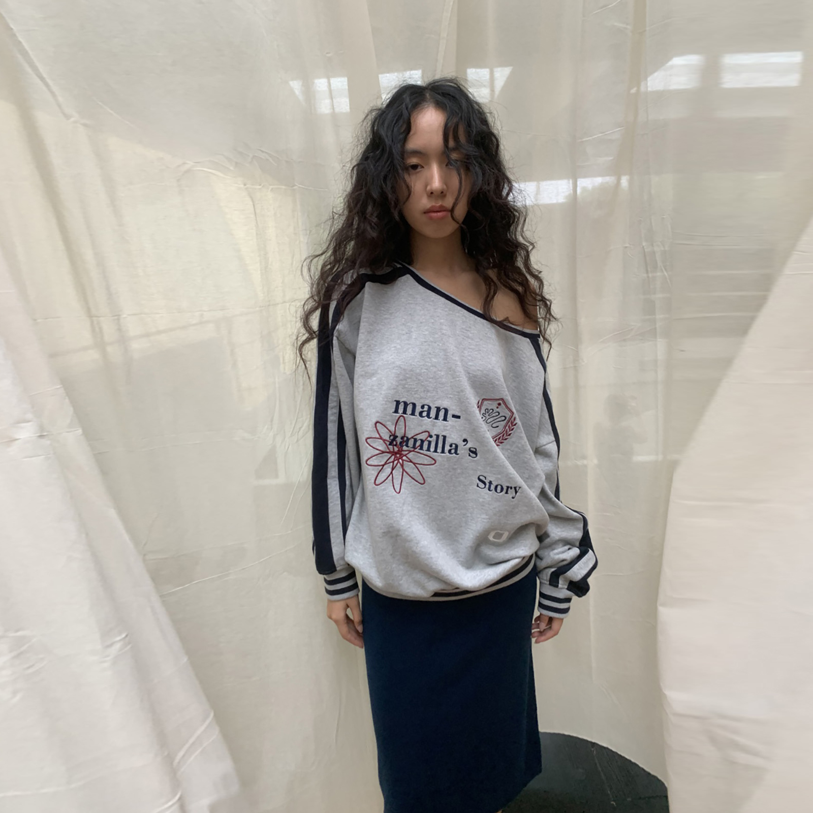 [现货]MANZANILLA设计师25秋冬斜肩撞色刺绣球衣卫衣GoGoBuyer