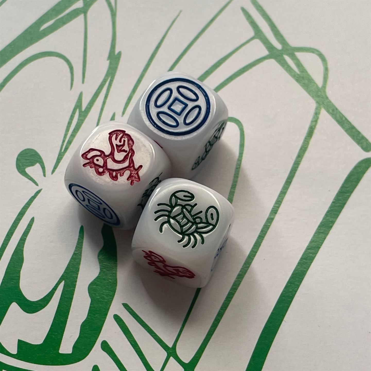 香港骰台湾骰透光麻将色子金钱鱼虾蟹骰子色子葫芦虾鱼蟹公鸡骰子