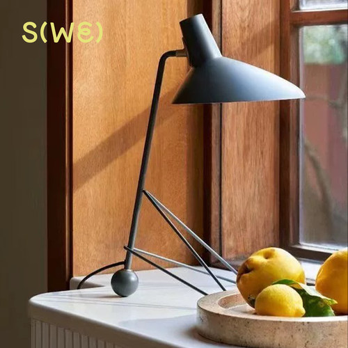 丹麦&Tradition简约线条落地灯