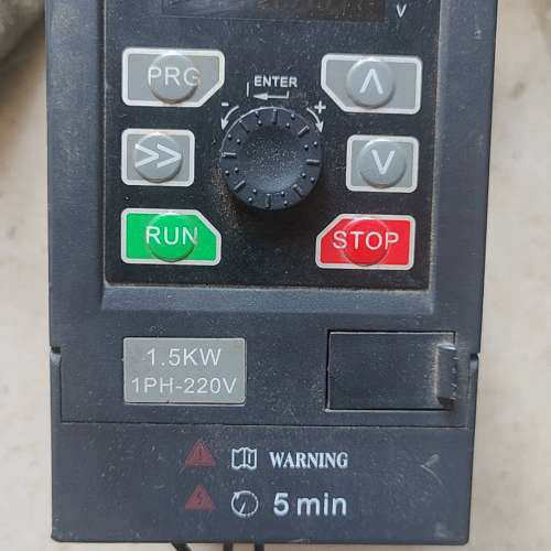 易驱变频器，型号GT20-2S0015G，1.5KW，220