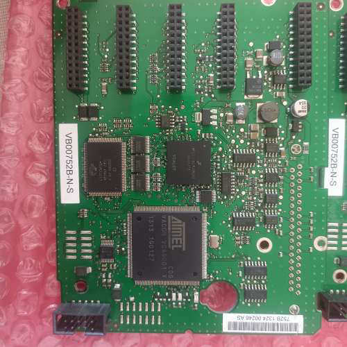 伟肯变频器NXS控制板VB00752B-N-S   还有2张