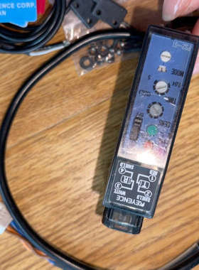 KEYENCE光纤放大器 PS2-61 实物拍摄，功能