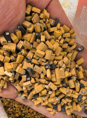 钽电容，黄色和黑色都有，型号齐全，。有0402、0