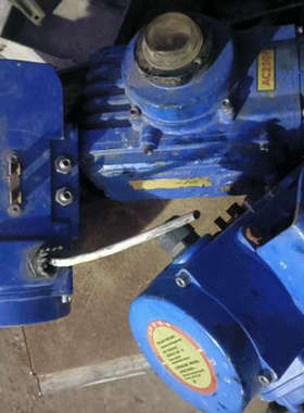 蓝色电动机，型号KOS20Y，电压AC220V，适合输送高粘