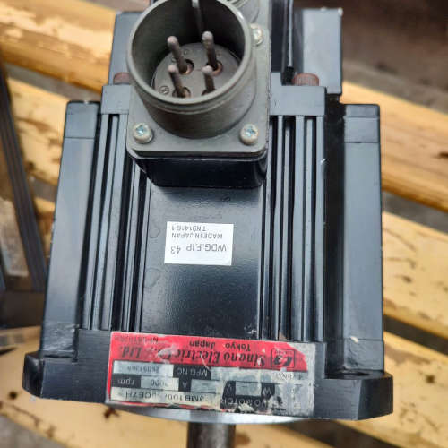 信浓Sinano伺服电机，型号3MB100-3CE7H，不带