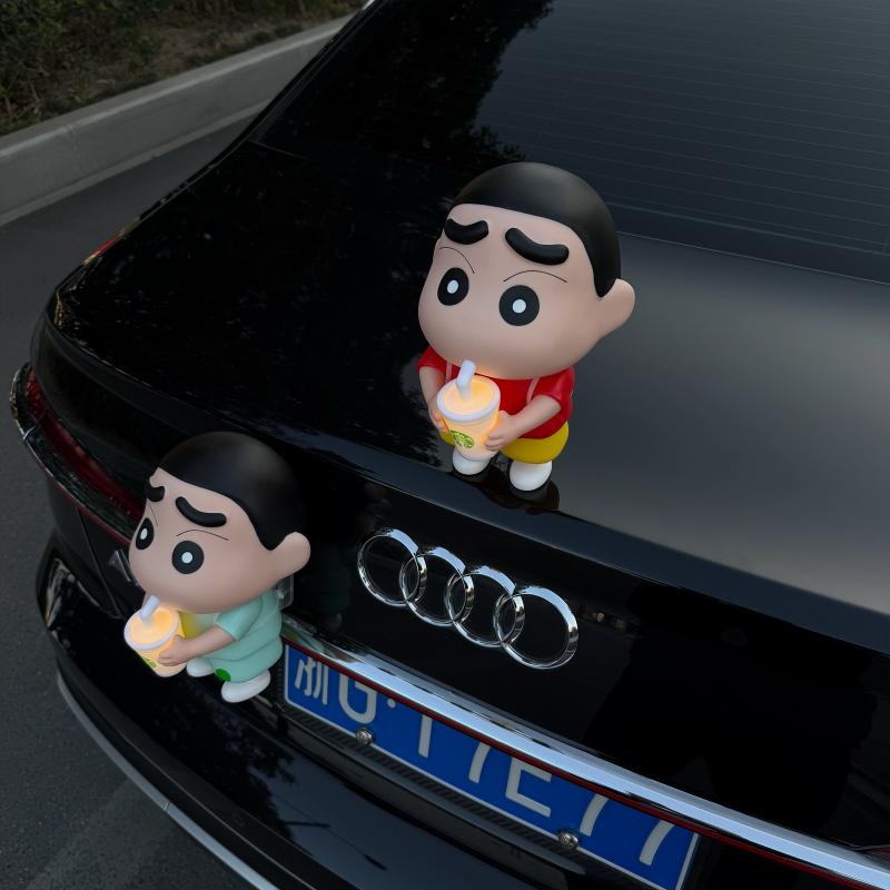 奶茶蜡笔小新发光车顶车尾挂件