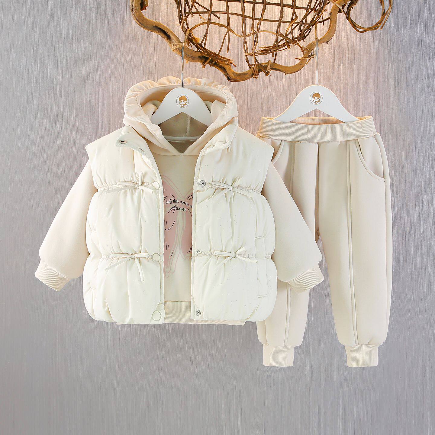 女宝宝2025秋冬带帽洋气保暖棉服套装女童加绒加厚冬装卫衣三件套