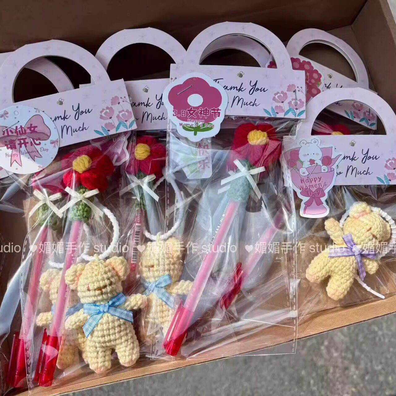 毛线手工小熊小红花红笔编织笔套成品钩针自制女王节女神节礼物