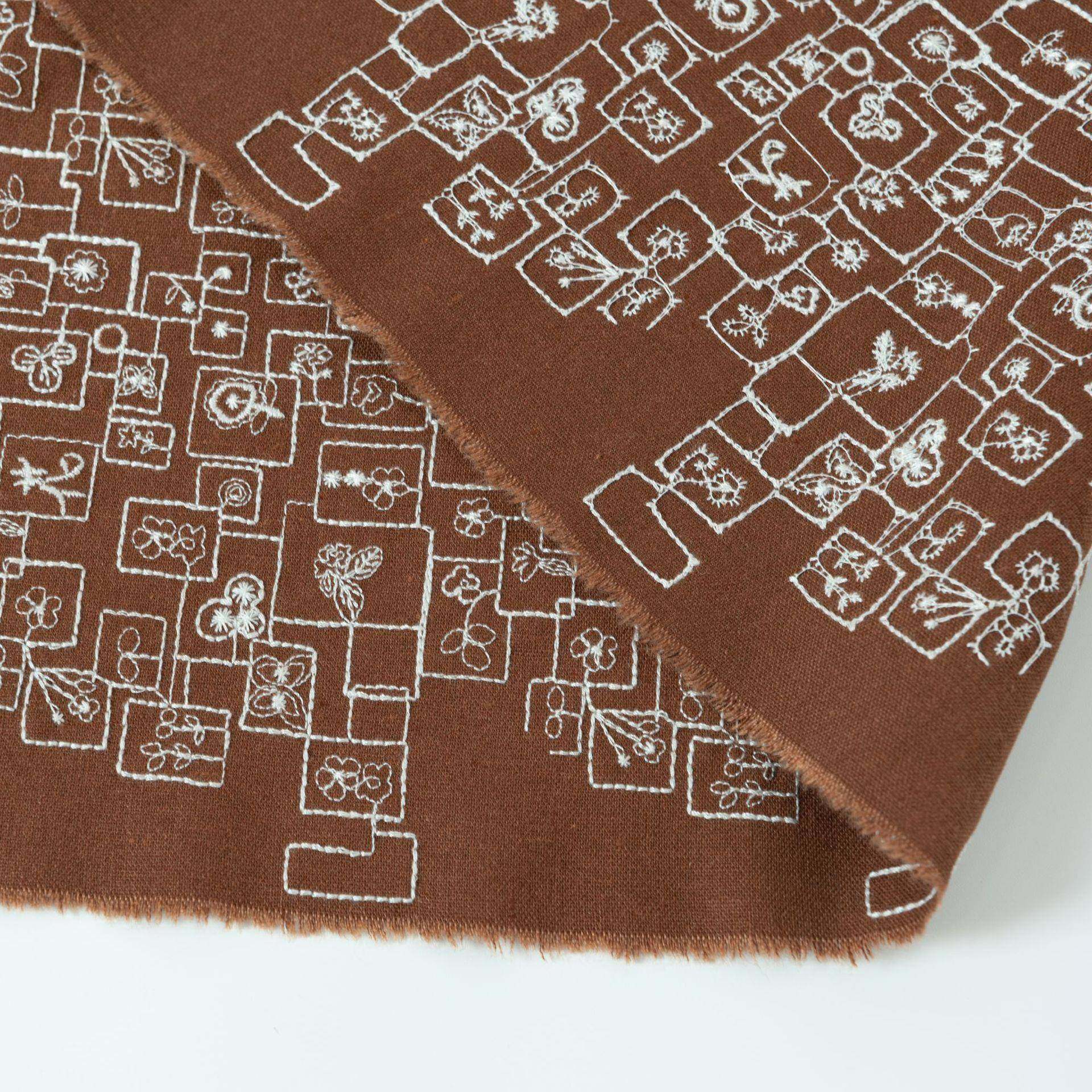 花字母棉麻绣花布料日系风格服装围裙靠垫桌布面料咖啡色新品2021