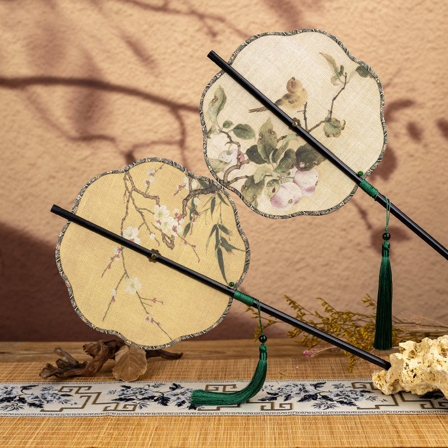中国风古画长柄紫竹腰扇子汉服搭配可折叠旋转长流苏团扇可换扇面