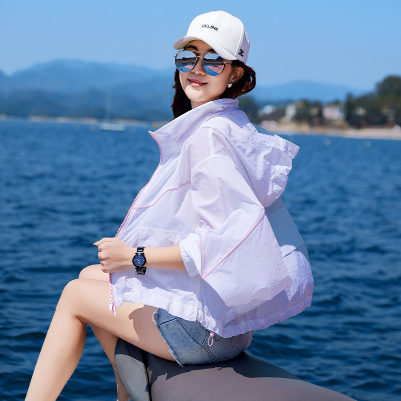 轻薄防晒衣冰感触面料女款2025夏季新款宽松休闲蝙蝠袖连帽短外套
