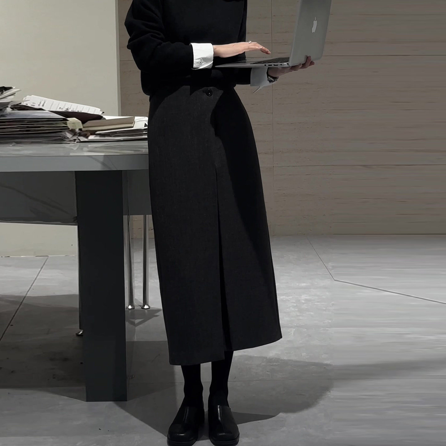 简约黑色开叉毛呢半身裙女冬季2025新款宽松加绒显瘦气质百搭长裙
