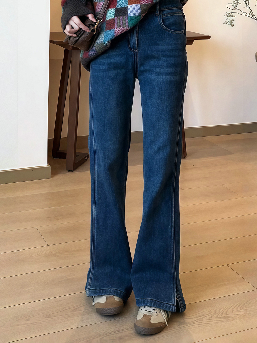 蓝色开叉加绒微喇牛仔裤女秋冬2025新款覆古高腰修身显瘦直筒长裤